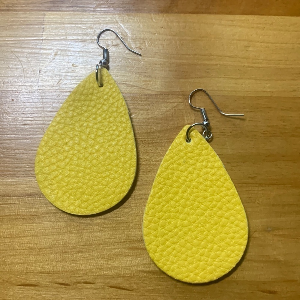 3/$24 NEW Fun Fashion Earrings-Goldenrod (Yellow)